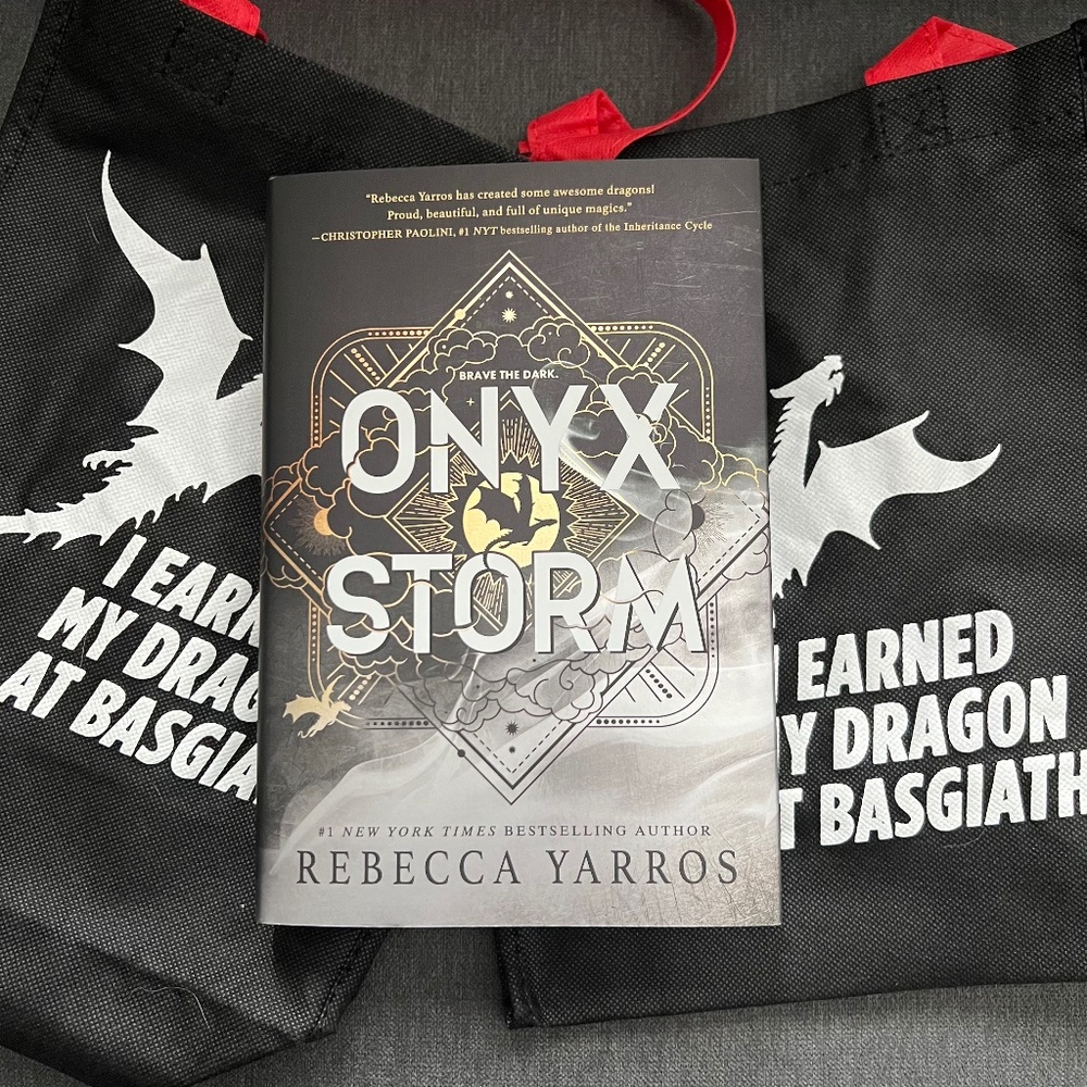 *NEW* Onyx Storm Deluxe Edition SIGNED Rebecca Yarros